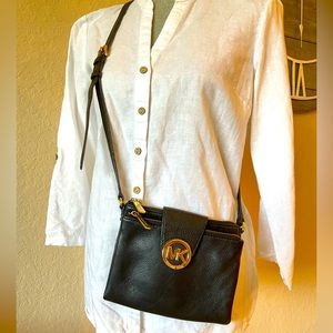 Michael Kors Black Crosbody Purse Wallet.soft pebble leather,many wallet pockets